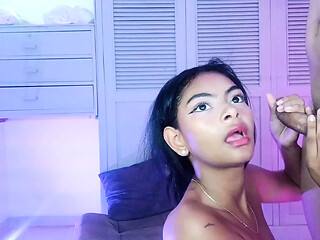 She fucked a wet pussy with her finger and I ejaculated sweetly