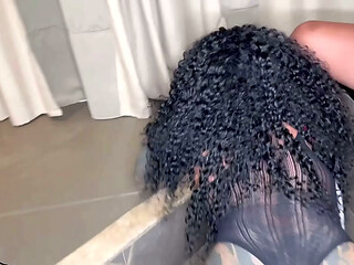 DOMINATRIX TRANS PUNE COM ROLA SUA ESCRAVINHA SEXUAL OBEDIENTE