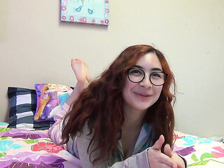 Sweet footjob featuring Alexis Ortiz