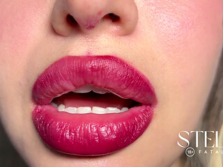 Raspberry - Lip Trembling Red Lipstick - Slow Motion