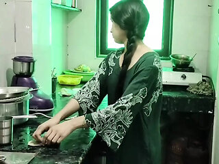 Kichen me bhabhi ki ko jabar pakad ke chod diya