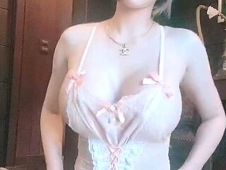 Omege japanese girl with big boobs on cams