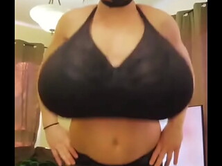 ShannelTrav - Big Boobs Bouncing