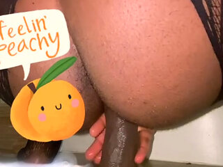 Brown bubble butt taking 17 inch dildo like a pro