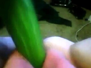 Curvy Girl Pleasures Herself on Webcam