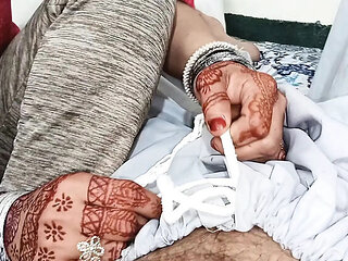 Muslim Mistress Gets Dirty With Servant In Hotel - Desi Handjob & Big Cock Action