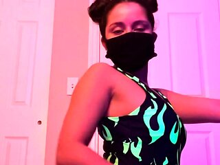 Solo booty assed babe ass toying masturbation in hi def