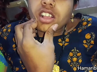 Desi Indian Bhabhi ki zabardast chudai unke ghar me jab unka pati bahar tha. Indian desi Hindi Sexy BF Video.