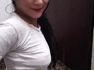 Cute school girl ko paise dekar jabar dasti pel diya