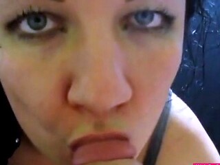 Schlampen-Handjob fr einen kleinen Schwanz - Amateur-Blowjo