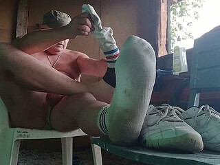Good fat pork exhibited at the hut, delight of piss and exquisite stench of my big stinky skeas, skets and cho7 that stink!