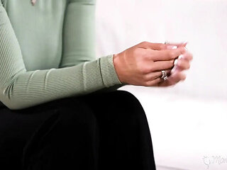 Blonde MILF Rachael Cavalli Gets Aroused By Stepdaughter Emma Hix Lap Dance - Lesbian Fingering & Scissoring