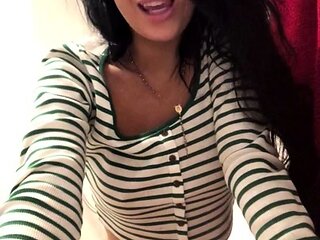 Amateur Webcam Teen Masturbates And Teases