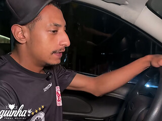 Motorista do uber me surpreendeu com o que ele fez, deu o cuzinho pra mim e pediu leite quente