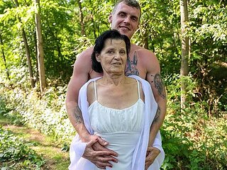 Grandmams featuring Cocco Grand's oral trailer