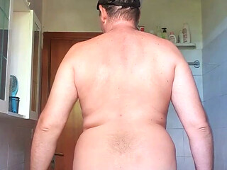 All nude with hat