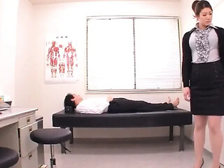Mari Hosokawa teaches an intense deepthroat and handjob lesson.