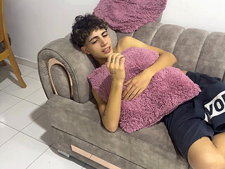 Mi puta madrastra me da su rico co&ntilde_o como medicina y terminamos follando muy rico.