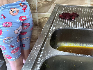 Saudi Man Fucks Arab Maid in Kitchen