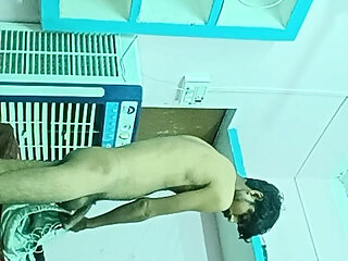 Hilata hua ladka apna land