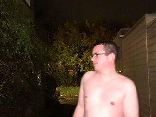 Cumming in the rain outside