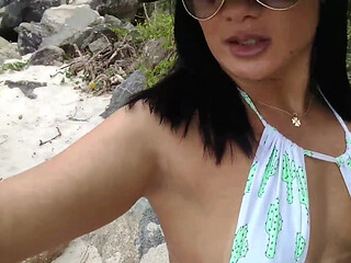 Walk on the Beach Encimtri a.wanker and Look at What Gave