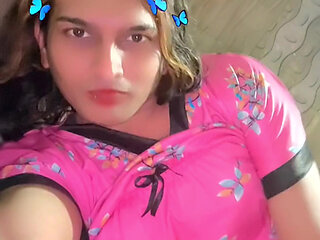 Zoya Shezadi Going to Secret Small Room to Mood Fresh for Myself