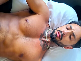 Thales Botelho fode um homem extremamente bonito do rabo gulos&atilde_o