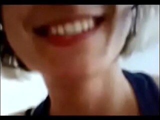 Amateur girlfriend gives a steamy blowjob