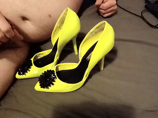 Cum on yellow worn out high heels