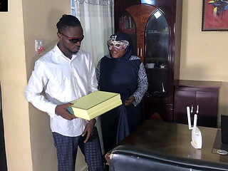 AHLAJA TRYING TO MAKE A FAKE TRANSFERS TO A DISPATCH RIDED WHICH MAKE THE RIDER TO TAKE BACK THE ITEMS BUT SHE ALSO REFUSES AND OFFER TO GIVE HER BIG PUSSY TO HIM