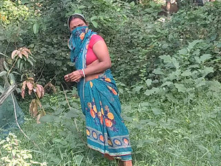 Desi Bhabhi Calls For Hot Handjob - Homemade Indian Stepmom Cheating