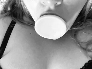 Amateur webcam toying wet pussy