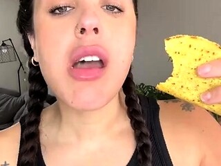 Big boob brunette masturbates on webcam