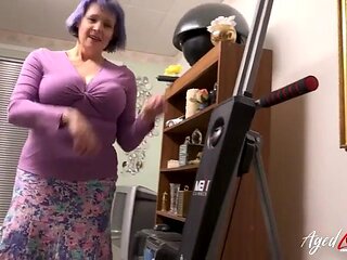 Old violet head want to suck some dick