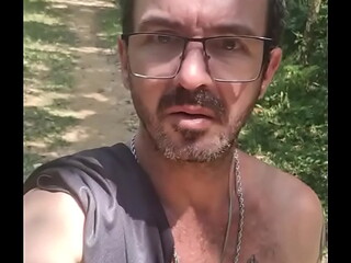 Um lugar tranquilo no parque.