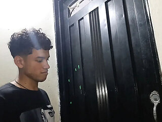 Big Ass MILF Fucks Delivery Guy With Deep Throat Blowjob And Hard Sex