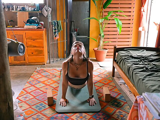 Amateur girlfriend gives a mind-blowing BJ on the yoga mat