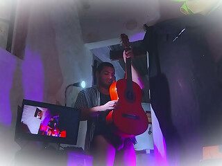 Morado - Cossplay de Doctor Antiguo vestido de Rayas - Sexy N1 - Frotando Guitarra Yamaha C80 por el Pene Grande