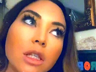Brunette Solo Webcam Masturbation