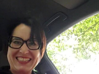Julie squirts during car break