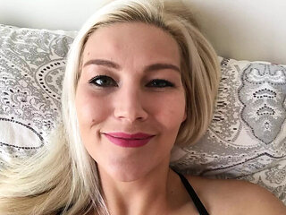Horny German MILF Explosive Squirting Orgasm with Big Dildo - Amateur Homemade 4K