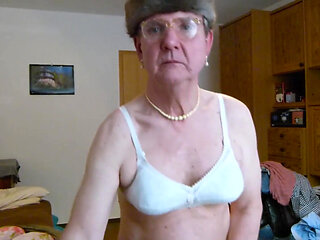 Crossdresser Andreas Pissing and Jerking off