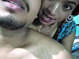 Indian Girlfriend Gives Blowjob Badly - Dirty Desi Sex in OYO Room MMS