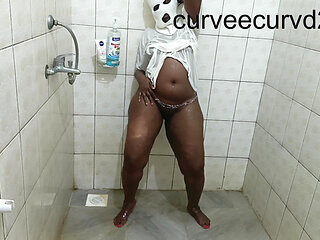 We Got Wet Twerked Sucked and Fucked: Bathroom Romance