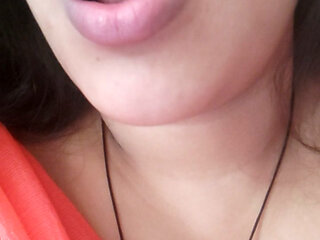 Bhabhi ji ke rasile hoth bhabhi ji ke milky chuchi