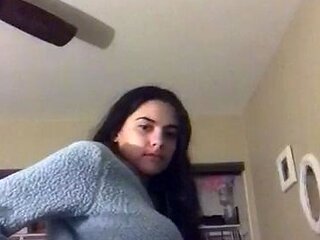 Masturbating solo babe loves her toys