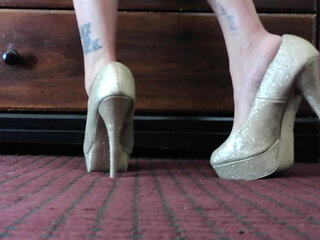 Standing shoeplay dipping