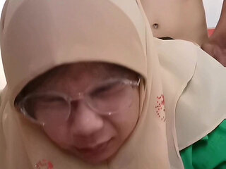 Stepmom gets hard before her husband comes back