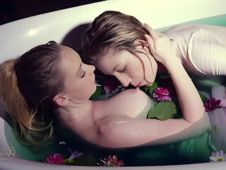 Looking-good And Doggystyle Video - Athena Rayne And Verronica Kirei